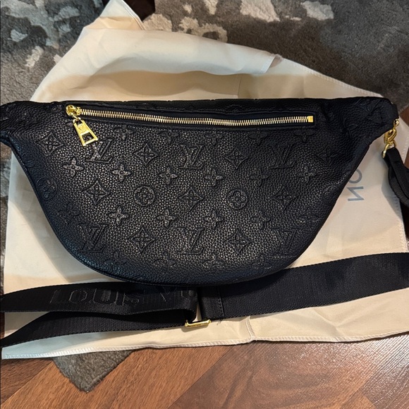 Black bum bag
L v - Picture 7 of 7
